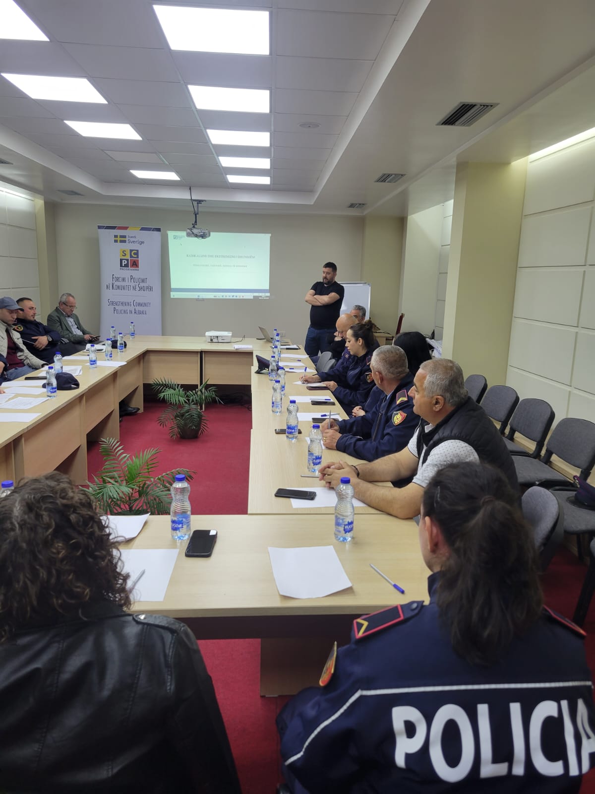 Trajnimi i Oficerëve të Patrullës së Përgjithshme dhe Stafit të Sallës së Komandës dhe Kontrollit për Zbatimin e Policimit në Komunitet – Drejtoria Vendore e Policisë Korçë