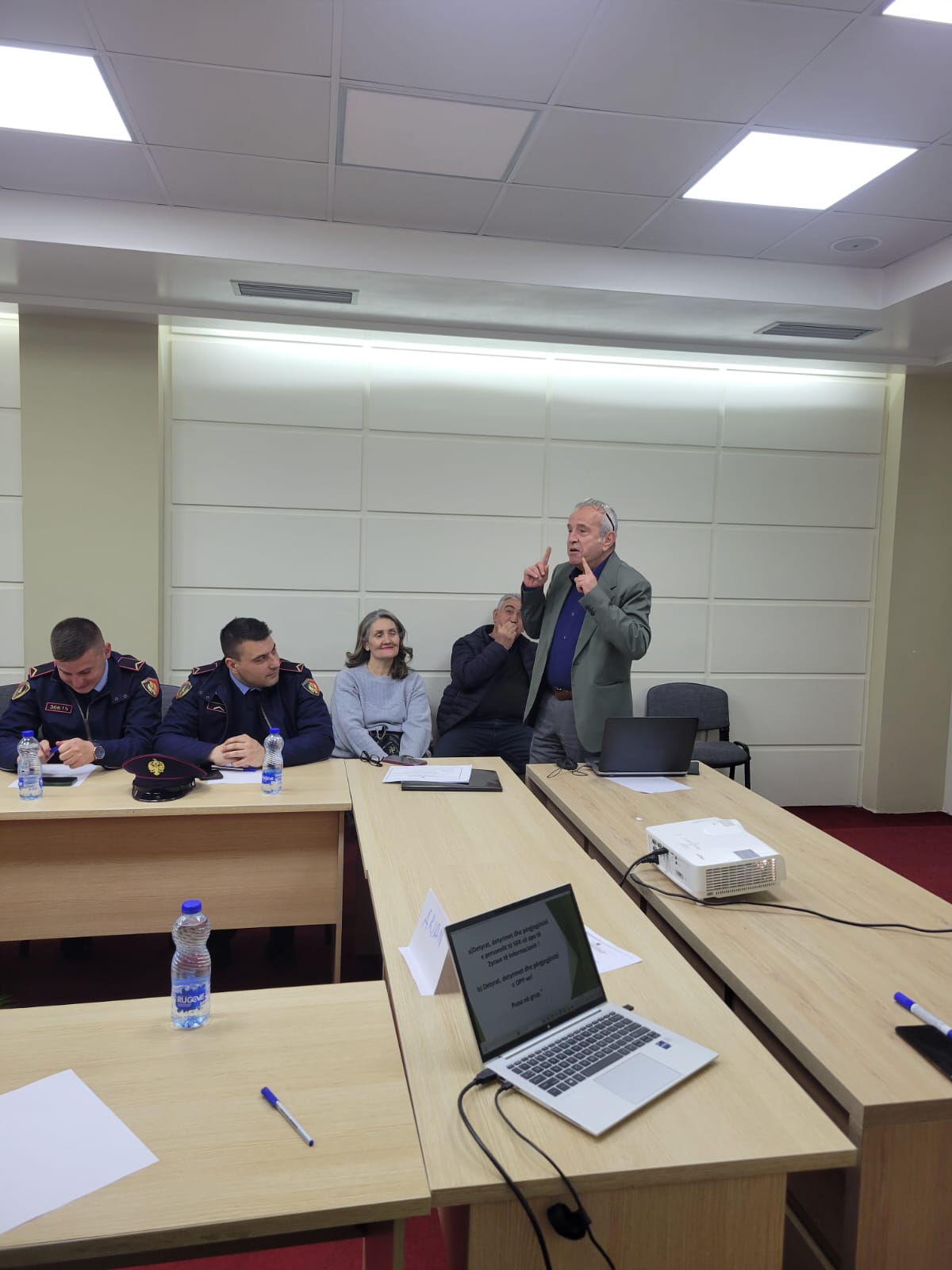 Trajnimi i Oficerëve të Patrullës së Përgjithshme dhe Stafit të Sallës së Komandës dhe Kontrollit për Zbatimin e Policimit në Komunitet – Drejtoria Vendore e Policisë Korçë